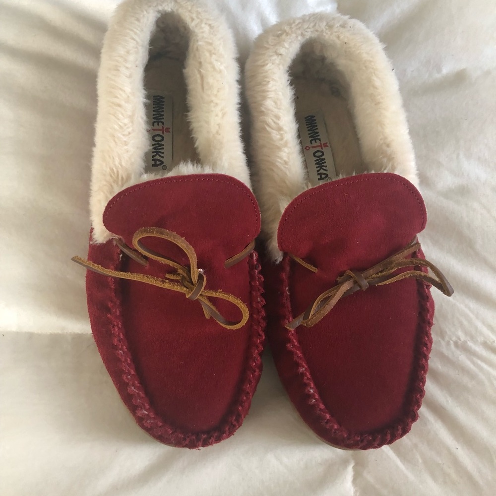 Burgundy size 11 Minnetonkas
